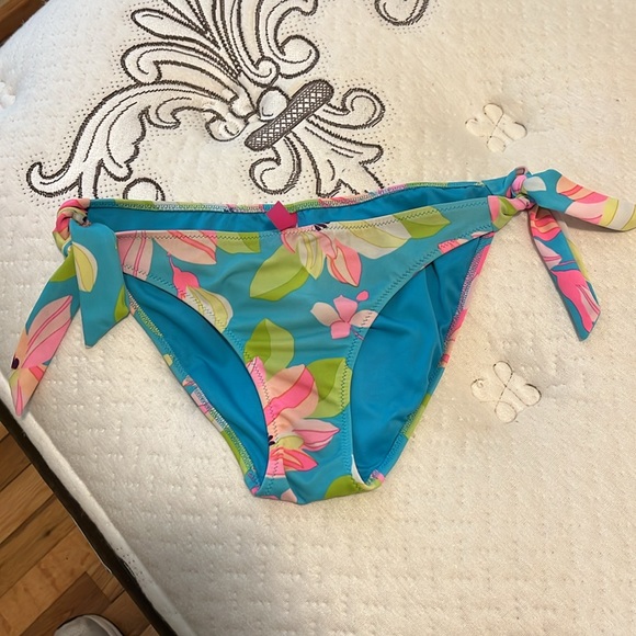 Victoria’s Secret bikini bundle - Picture 5 of 5